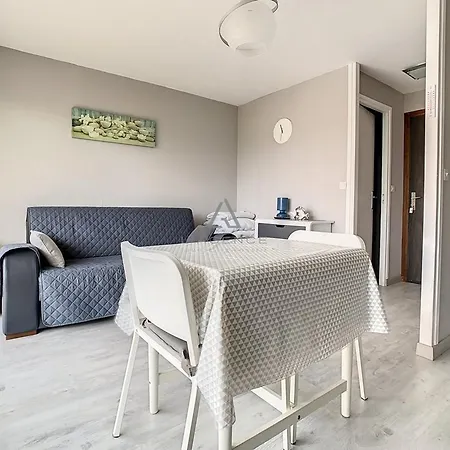 Renove Avec Balcon, Parking Prive, Proche Centre-ville Et - 2 Pers Apartment *
